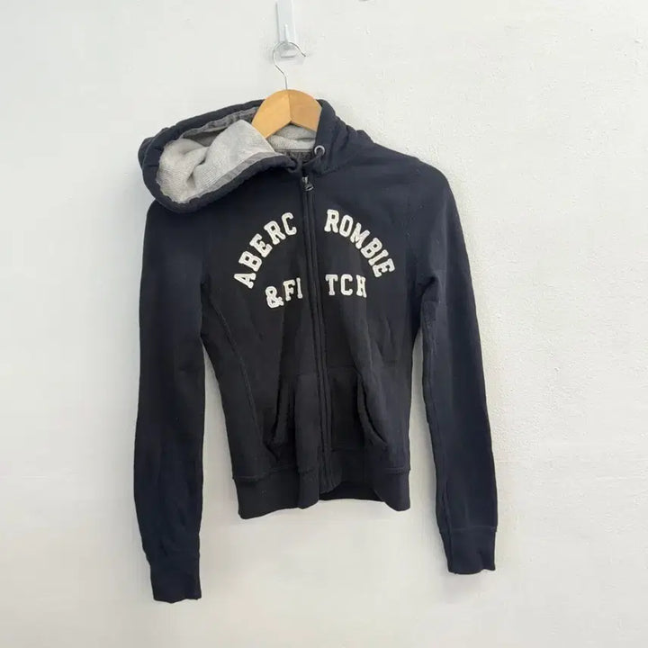 [SOLD OUT] 아베크롬비 딱붙핏 네이비 후드집업 (XS)