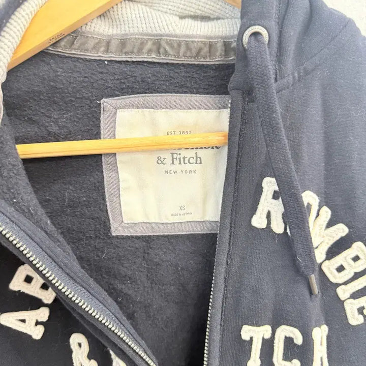 [SOLD OUT] 아베크롬비 딱붙핏 네이비 후드집업 (XS)