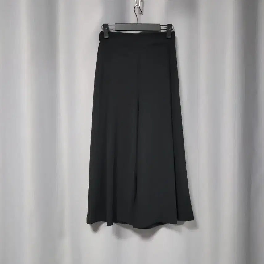 [SOLD OUT] 율미아스텝 블랙 와이드 핀턱 슬랙스