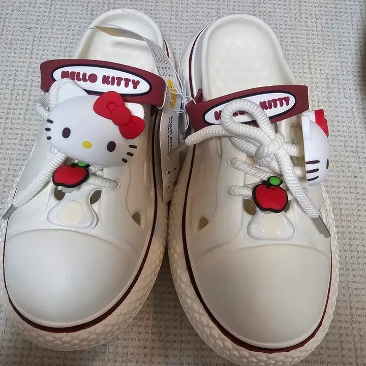 [BUNJANG] Sanrio Hello Kitty Crocs Sandals 250mm / 산리오 키티 샌들(크록스) 250mm