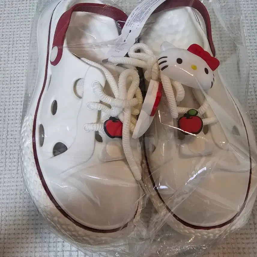 [BUNJANG] Sanrio Hello Kitty Crocs Sandals 250mm / 산리오 키티 샌들(크록스) 250mm