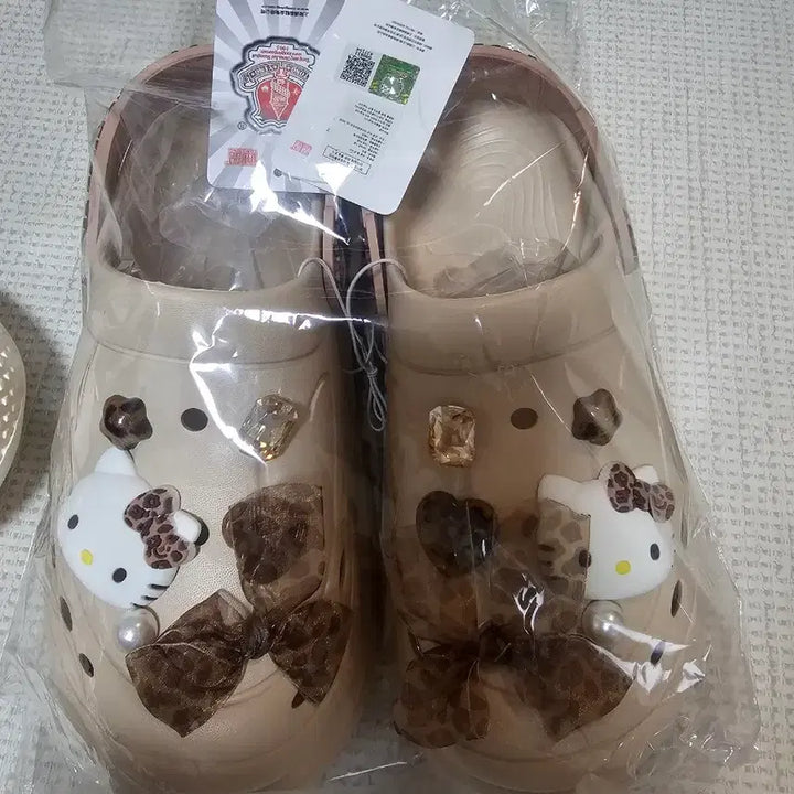 [SOLD OUT] 키티 샌들 크록스 신발입니다240mm