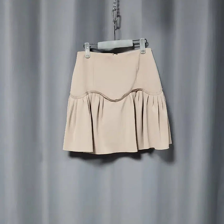[SOLD OUT] 곡선 라인 주름 스커트