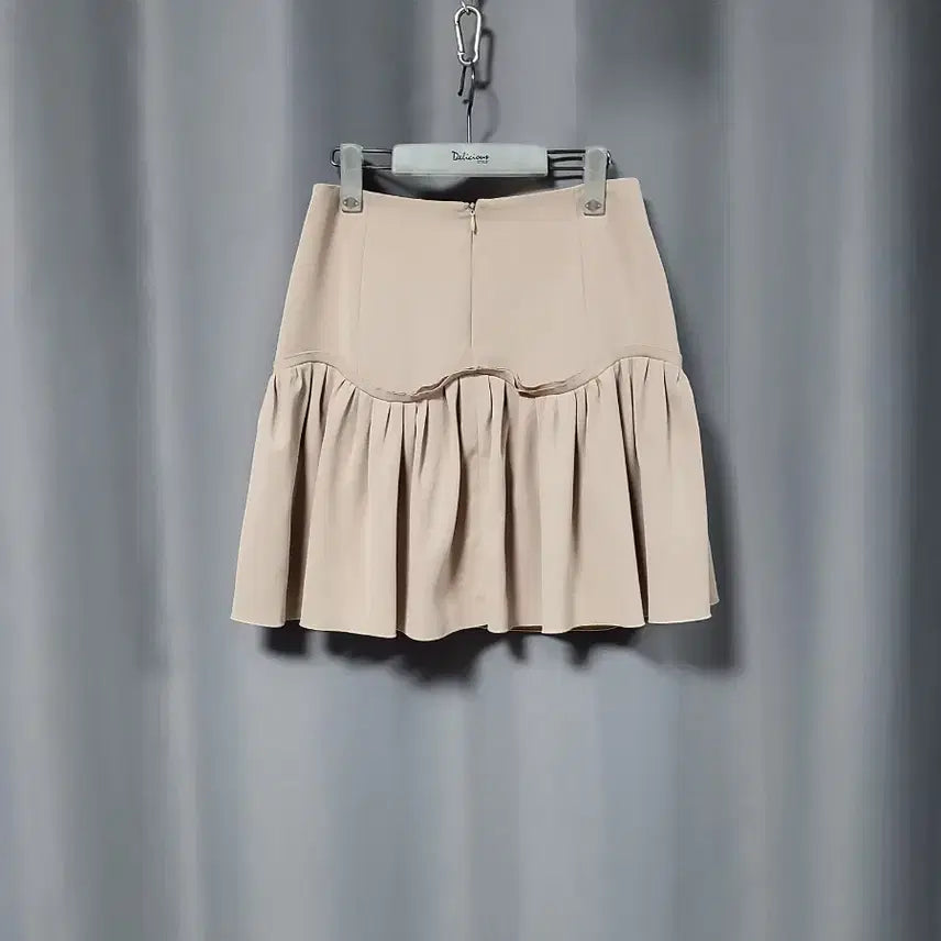 [SOLD OUT] 곡선 라인 주름 스커트