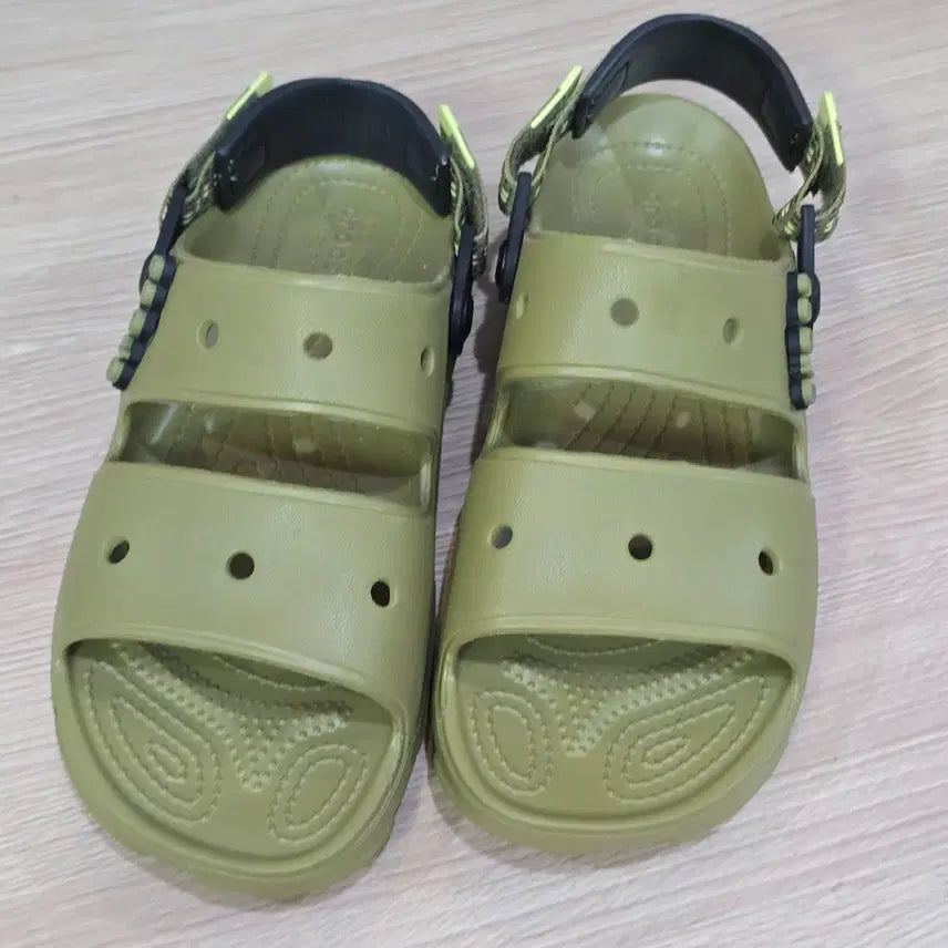 [SOLD OUT] (새)크록스 CROCS 스트랩 샌들 (카키)