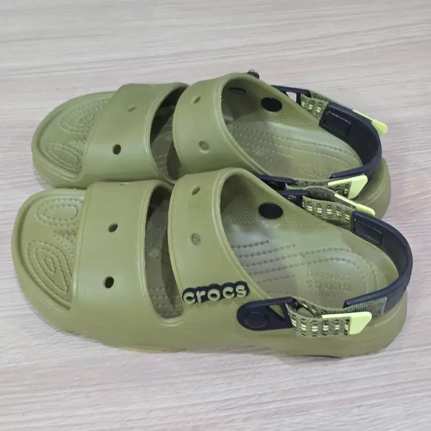 [SOLD OUT] (새)크록스 CROCS 스트랩 샌들 (카키)