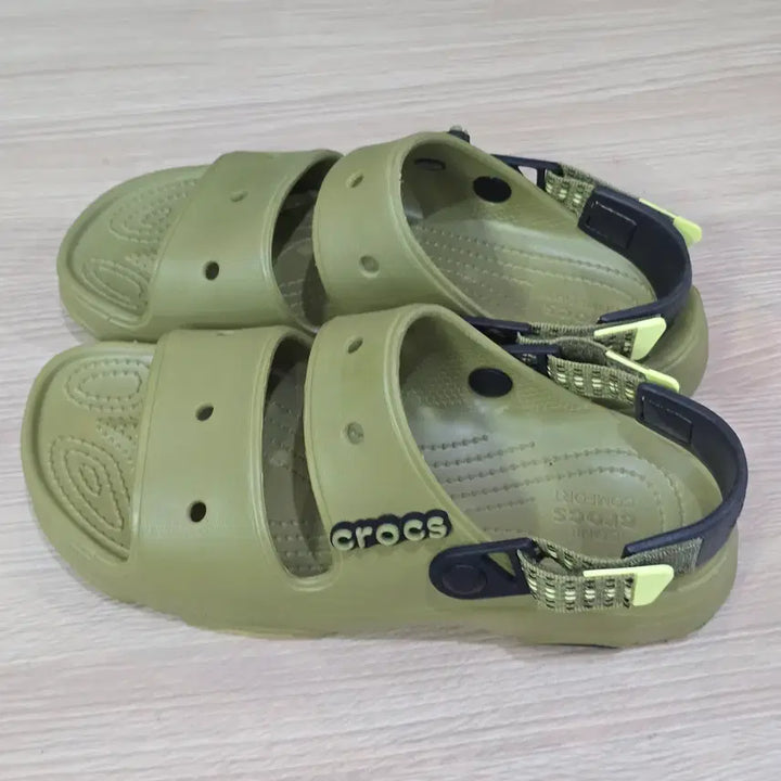 [SOLD OUT] (새)크록스 CROCS 스트랩 샌들 (카키)