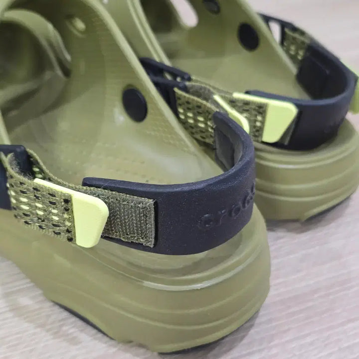 [SOLD OUT] (새)크록스 CROCS 스트랩 샌들 (카키)