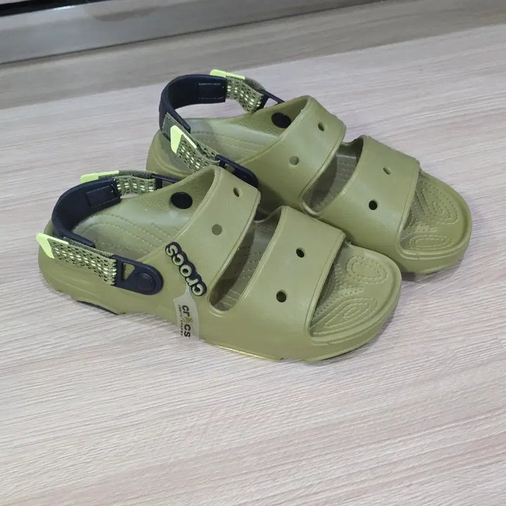 [SOLD OUT] (새)크록스 CROCS 스트랩 샌들 (카키)