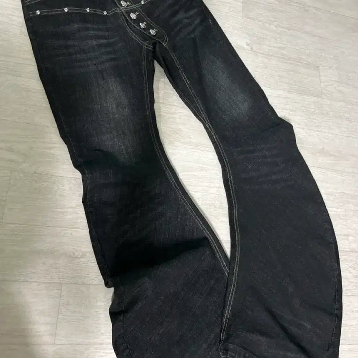 [BUNJANG] Testmechanics Flower Button Black Denim M / 테스트메커니즈 플라워 버튼 블랙 데님M