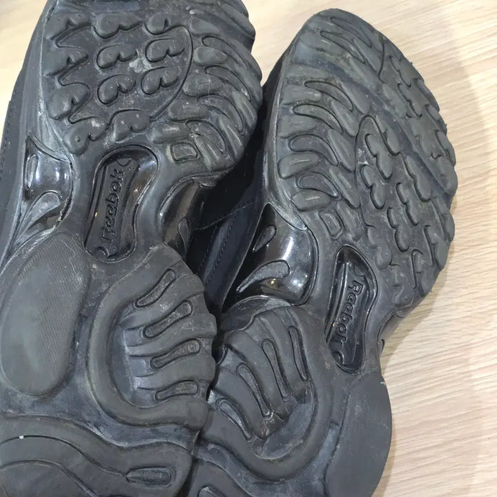 [SOLD OUT] REEBOK 올블랙 DMX  남성 운동화 275
