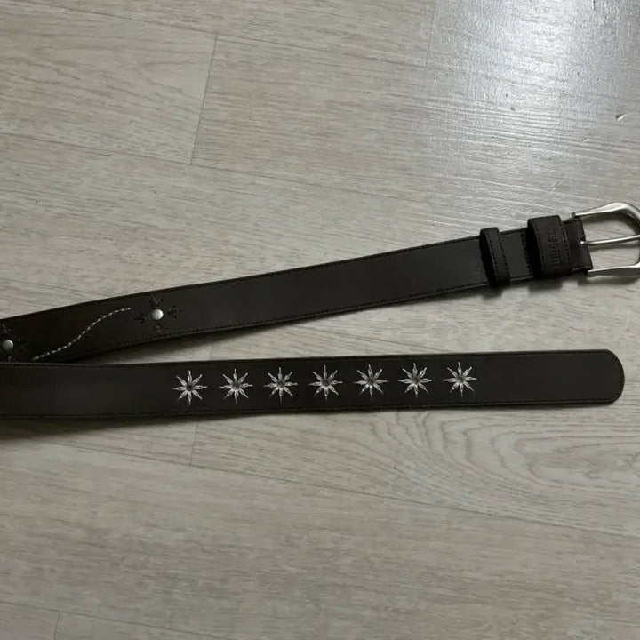 [SOLD OUT] 코이세이오 브라운 스터드 벨트