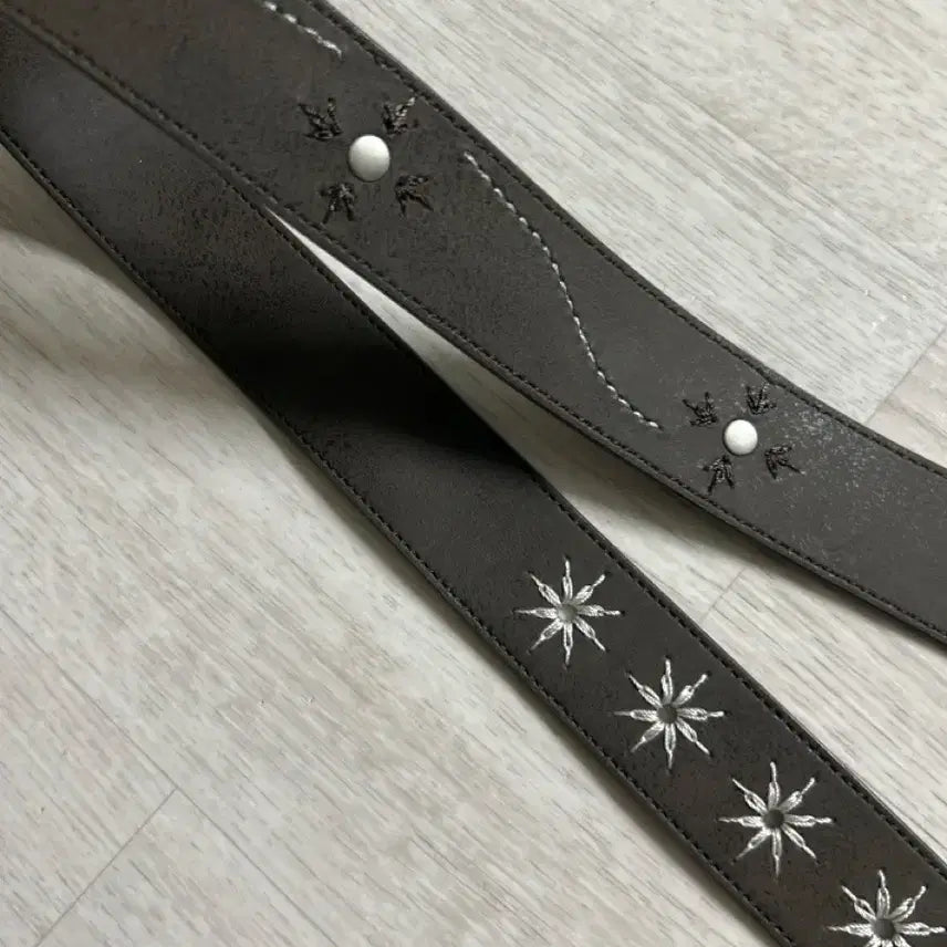 [SOLD OUT] 코이세이오 브라운 스터드 벨트