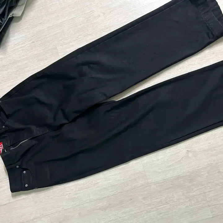 [SOLD OUT] 비엑스 블랙 아일렛 디테일 팬츠0