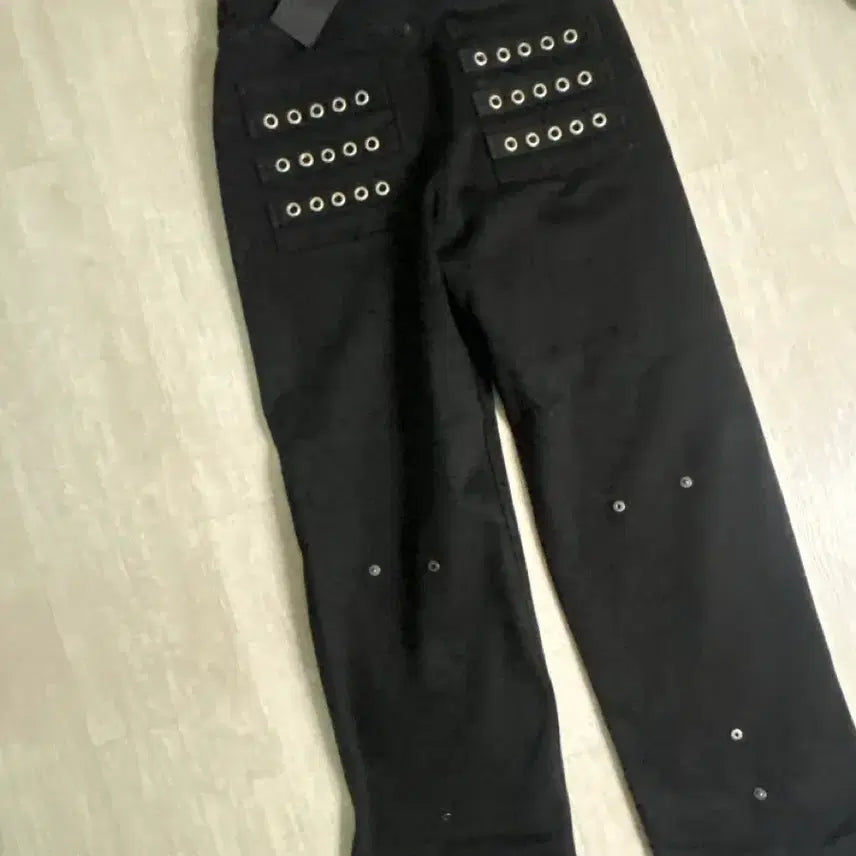 [SOLD OUT] 비엑스 블랙 아일렛 디테일 팬츠0
