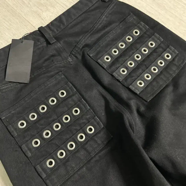 [SOLD OUT] 비엑스 블랙 아일렛 디테일 팬츠0