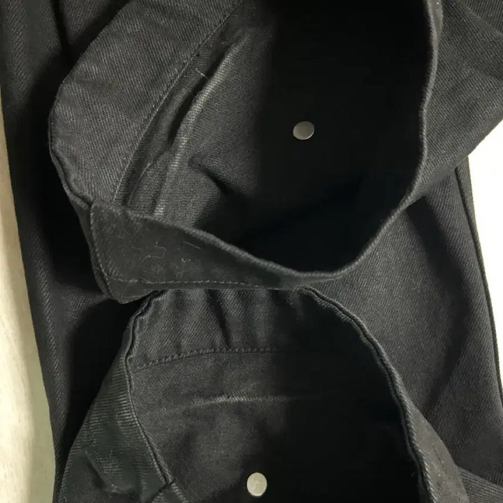[SOLD OUT] 비엑스 블랙 아일렛 디테일 팬츠0