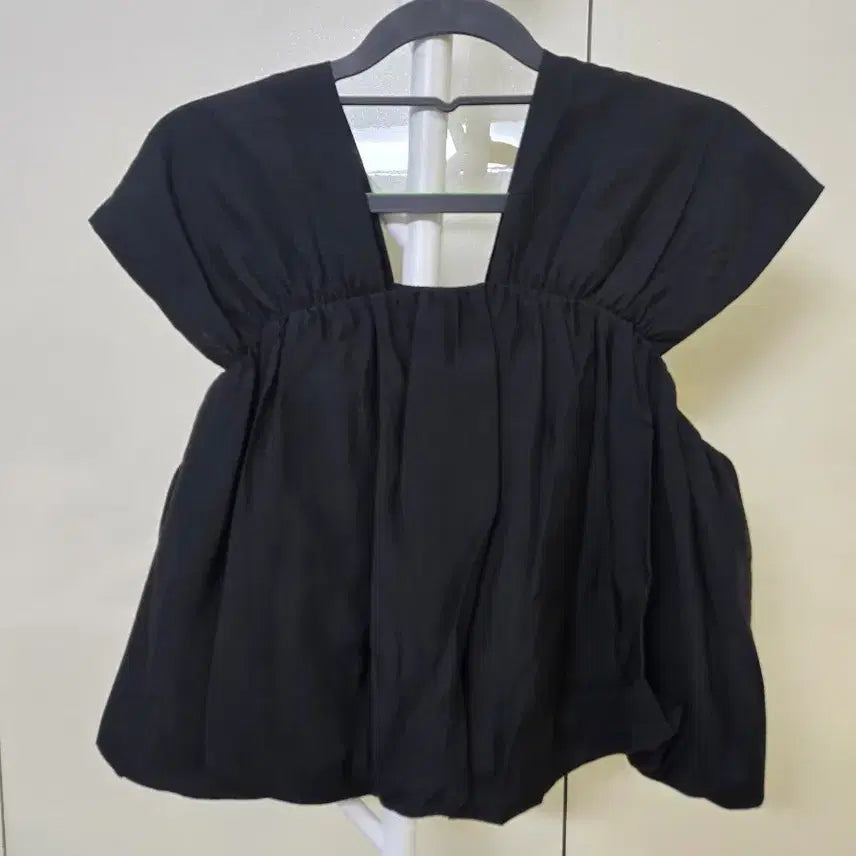 [BUNJANG] Black Balloon Fit Short Sleeve Blouse / 블랙 벌룬핏 반팔 블라우스