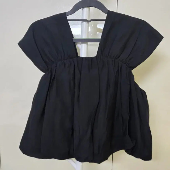 [BUNJANG] Black Balloon Fit Short Sleeve Blouse / 블랙 벌룬핏 반팔 블라우스