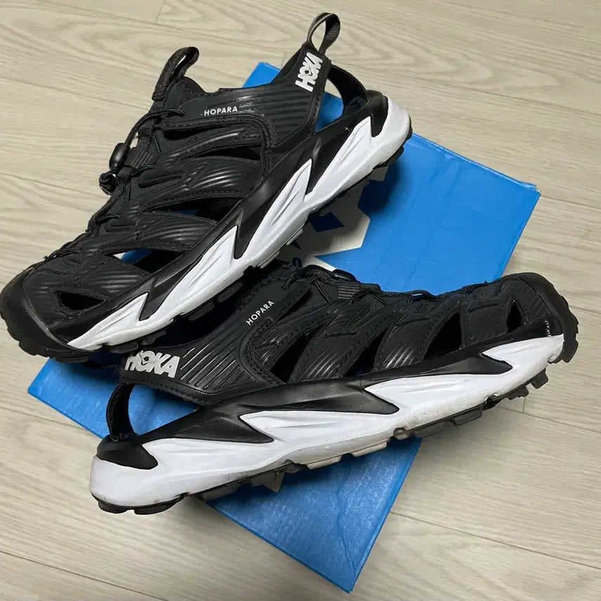 [BUNJANG] Hoka Hopara Black/White Sandals (230) / 호카 hoka 호파라 검흰 230