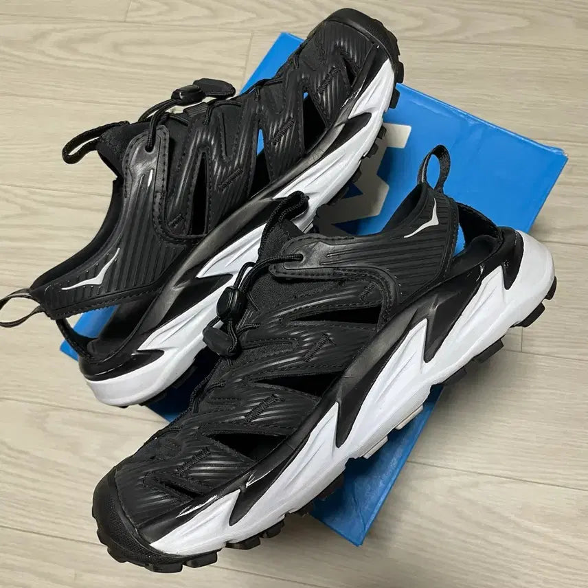 [BUNJANG] Hoka Hopara Black/White Sandals (230) / 호카 hoka 호파라 검흰 230