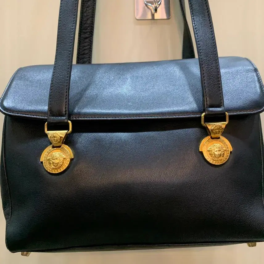[BUNJANG] Versace Black Leather Tote Bag with Gold Medusa / 베르사체 블랙 레더 토트백 금장 메두사