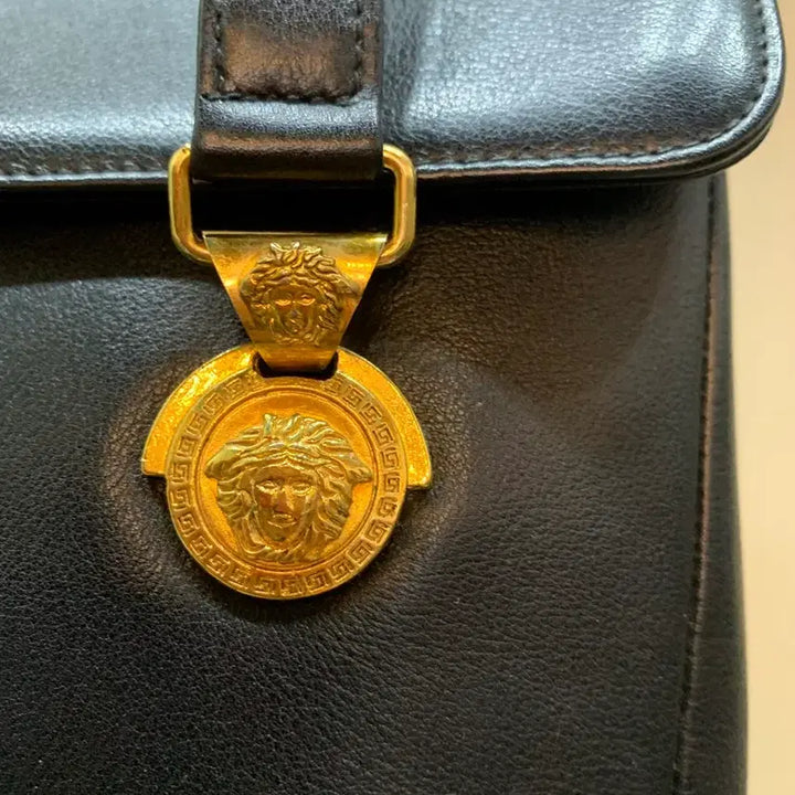 [BUNJANG] Versace Black Leather Tote Bag with Gold Medusa / 베르사체 블랙 레더 토트백 금장 메두사