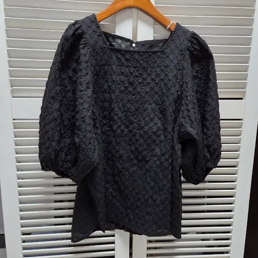 [BUNJANG] Le Blanc Paye Wool Puff Sleeve Blouse / 르블랑페이우 퍼프소매 블라우스