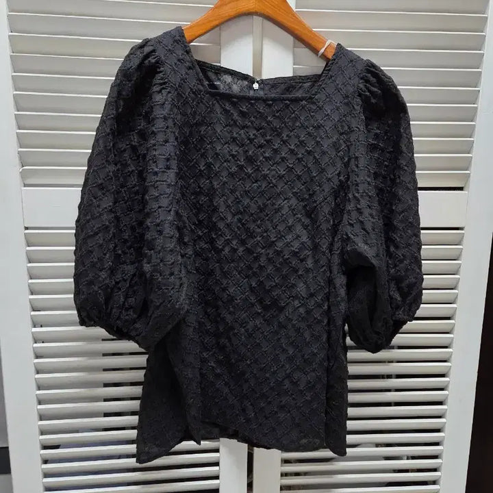 [BUNJANG] Le Blanc Paye Wool Puff Sleeve Blouse / 르블랑페이우 퍼프소매 블라우스