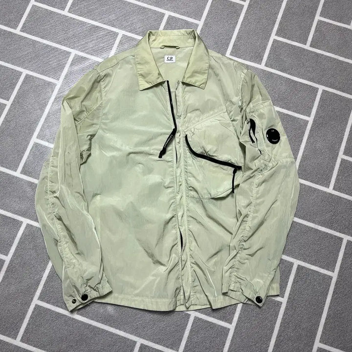 [SOLD OUT] CP컴퍼니 렌즈와펜로고 나일론 오버셔츠 자켓 바람막이
