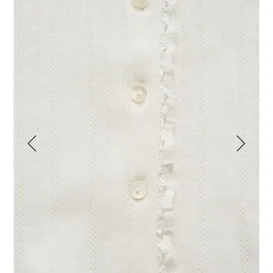 [SOLD OUT] 더바넷 라비올리 레이스 버튼업 탑 화이트 (s)