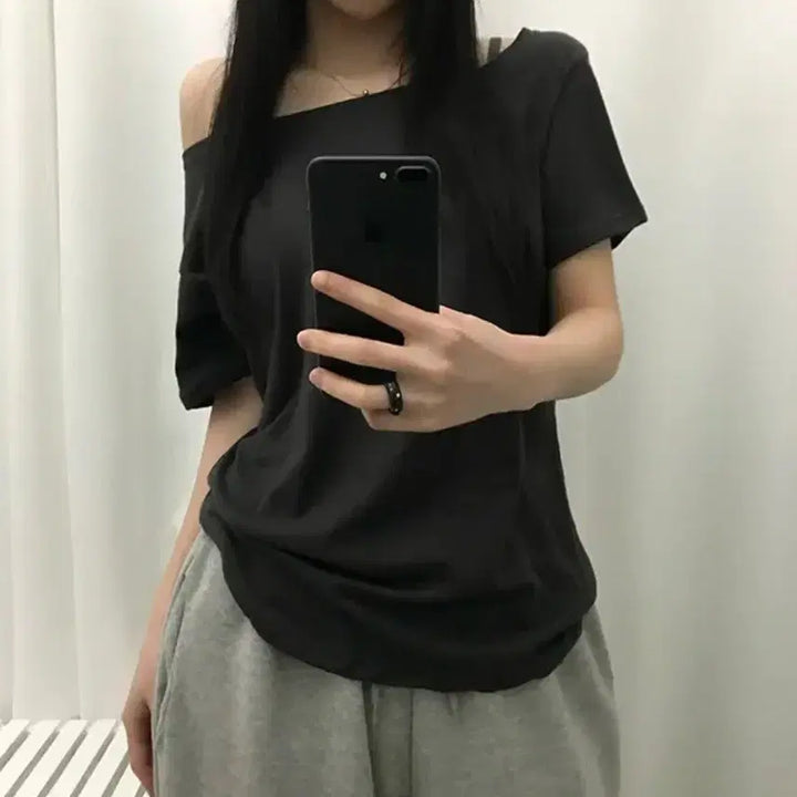 [BUNJANG] Black Off-Shoulder Long Sleeve Top / 오프숄더