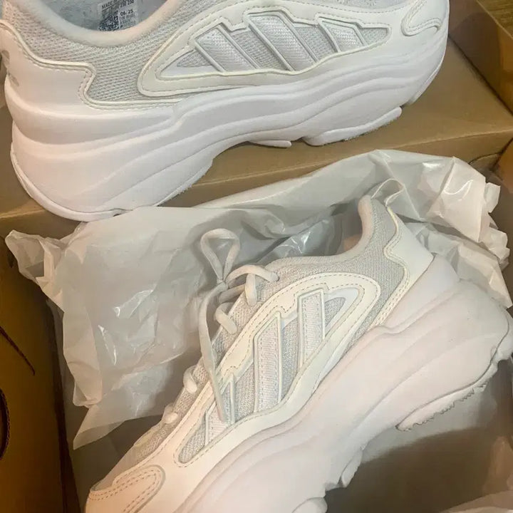 [BUNJANG] Adidas Ozgaea Sneakers / 아디다스 오즈가이아
