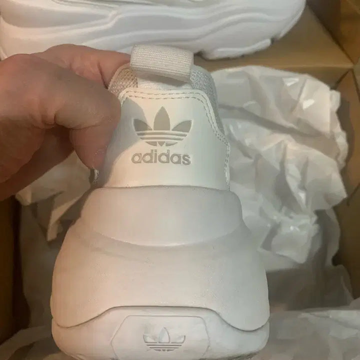 [BUNJANG] Adidas Ozgaea Sneakers / 아디다스 오즈가이아