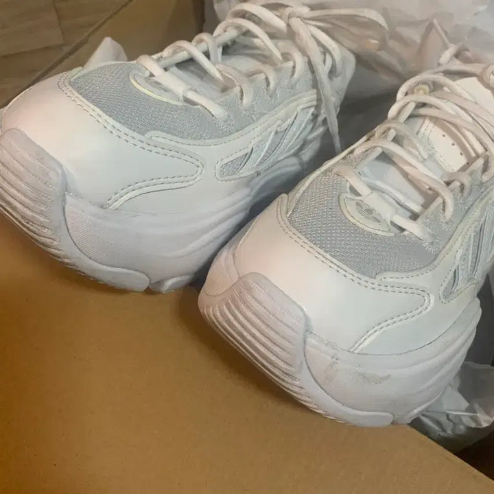 [BUNJANG] Adidas Ozgaea Sneakers / 아디다스 오즈가이아