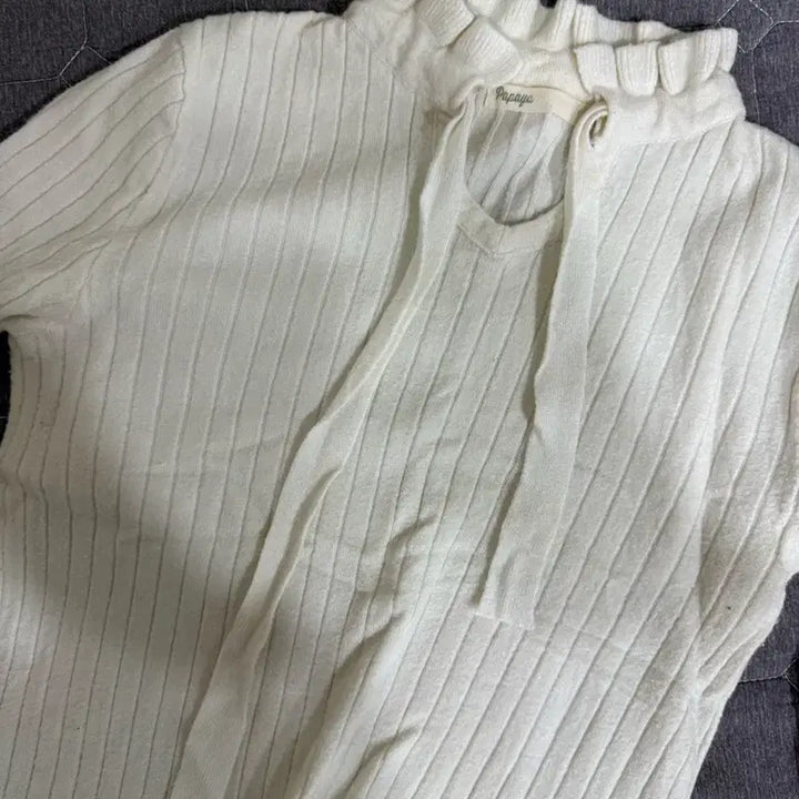 [BUNJANG] Papaya Ivory Frill Neck Ribbed Knit Sweater / 아이보리 프릴넥 골지 니트