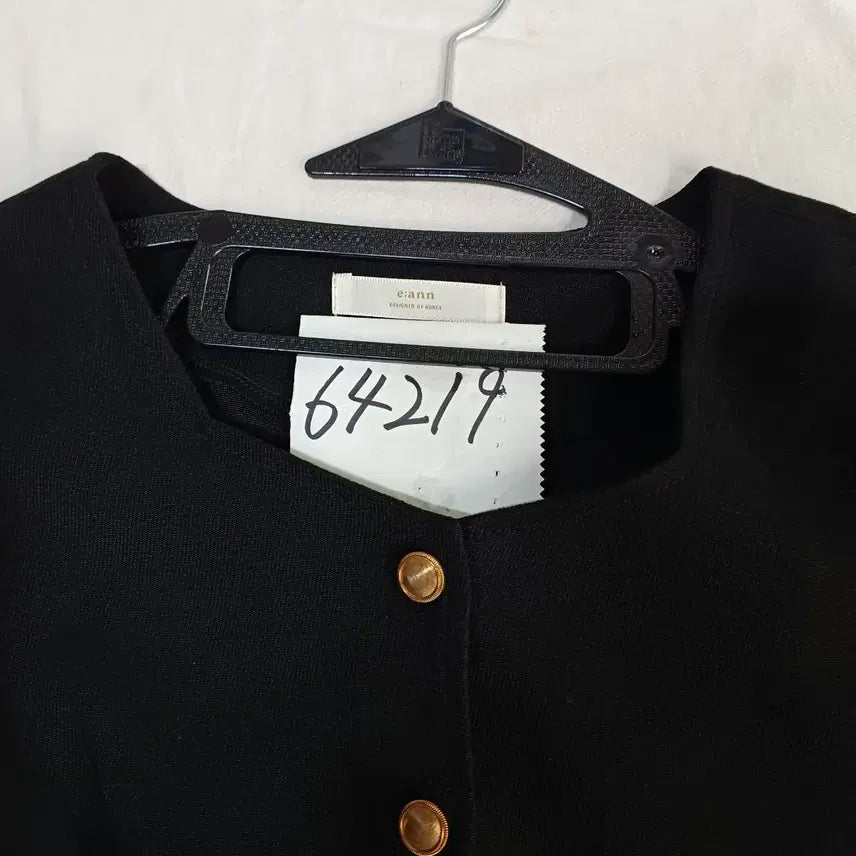 [BUNJANG] Black Gold Button Blouse / 블랙 금장 버튼 블라우스85사이즈봄가을 64219