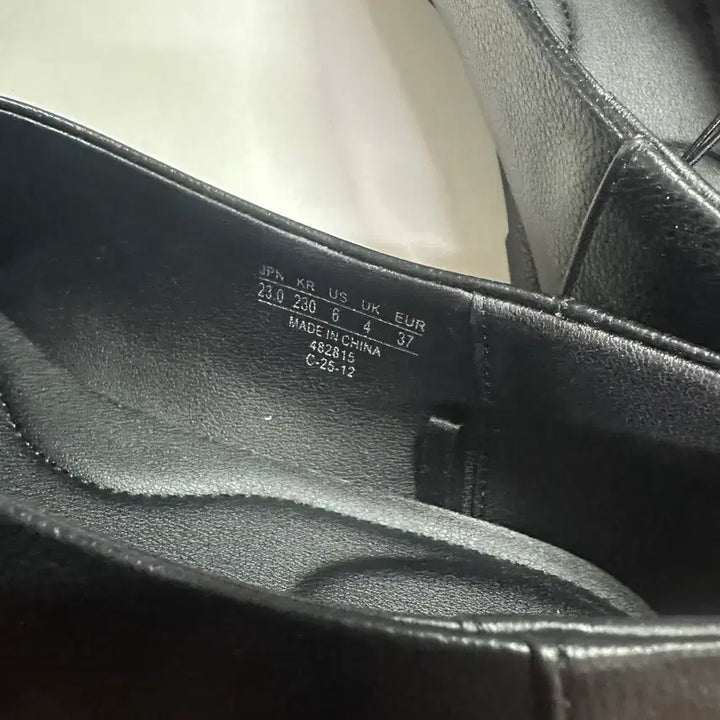 [SOLD OUT] (새상품) 유니클로 스퀘어 플랫 신발 230