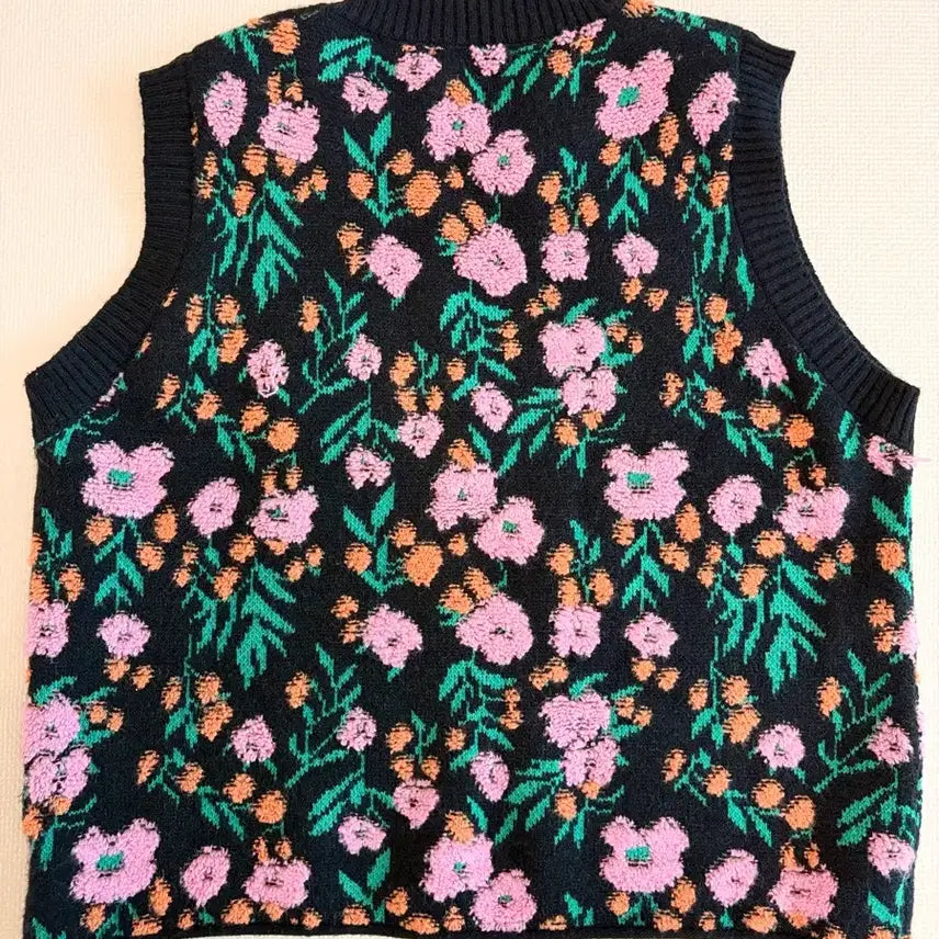 [BUNJANG] STUDIO WHITE Floral Knit Vest / STUDIO WHITE 꽃무늬 니트 조끼