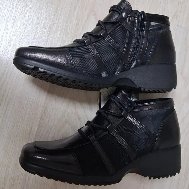 [BUNJANG] Black Lace-Up Ankle Boots (New) 245 / 블랙 레이스업 앵클 부츠 (새상품) 245