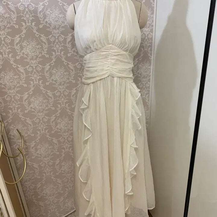 [SOLD OUT] 신스덴 타임리스 홀터넥 원피스 셀프웨딩스냅브라이덜샤워휴양지여름미디원피스