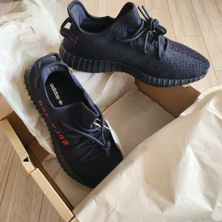 [BUNJANG] Adidas Yeezy Boost 350 V2 Black Sneakers / 아디다스 이지부스트 350 V2 블랙
