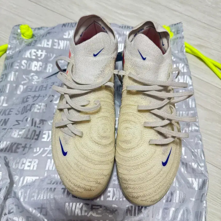 [BUNJANG] Nike Phantom GT Luna 2 240 Soccer Cleats / 나이키 팬텀GT 루나2 240 헌정판