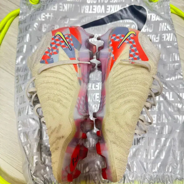 [BUNJANG] Nike Phantom GT Luna 2 240 Soccer Cleats / 나이키 팬텀GT 루나2 240 헌정판