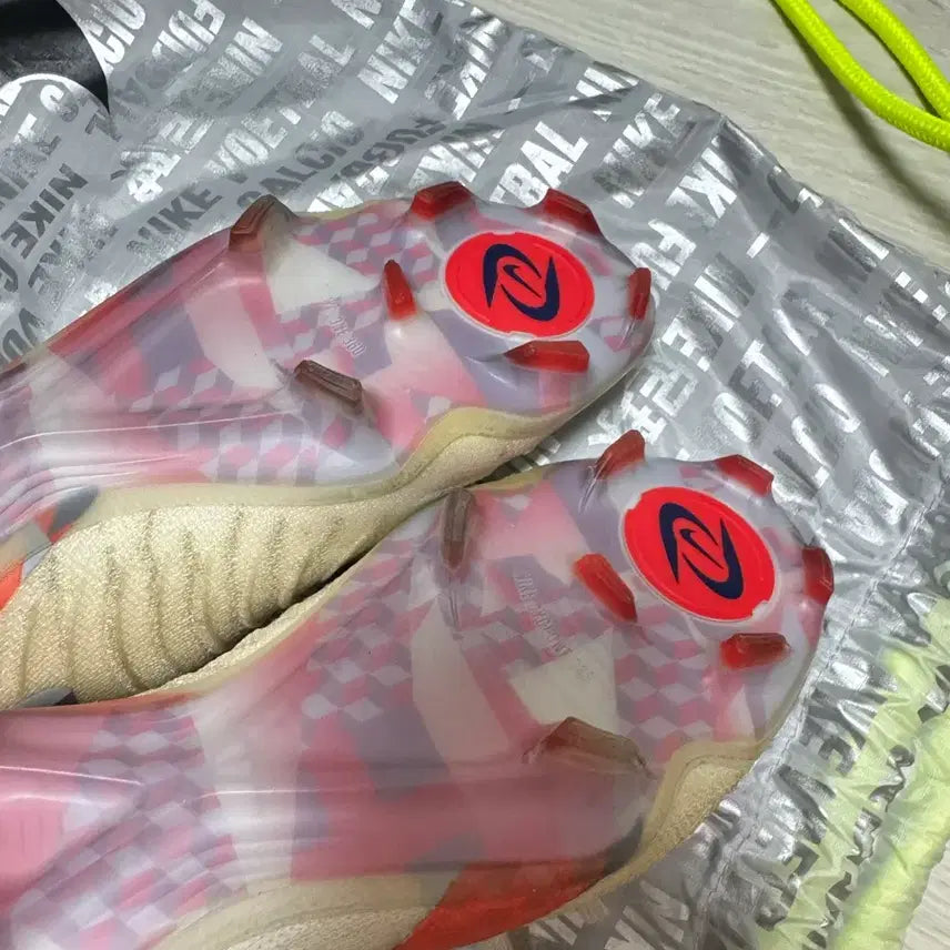 [BUNJANG] Nike Phantom GT Luna 2 240 Soccer Cleats / 나이키 팬텀GT 루나2 240 헌정판