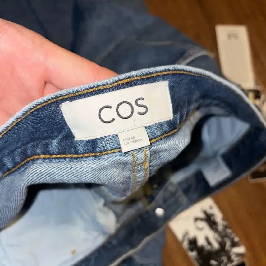 [SOLD OUT] COS 코스 중청 부츠컷 데님 플레어진 48(32인치)