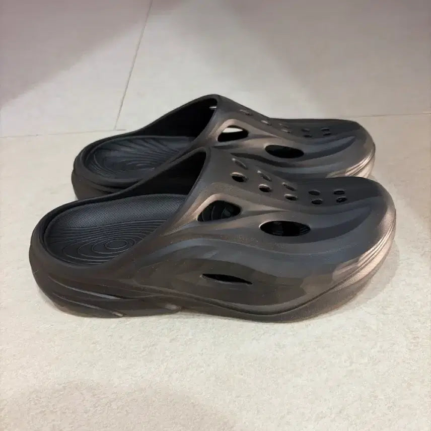 [SOLD OUT] 호카 리커버리 뮬 250