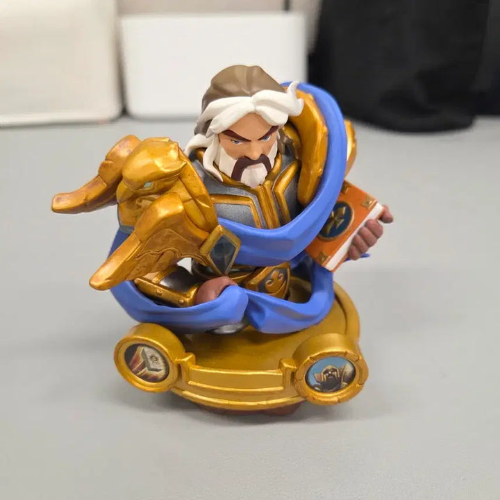 [BUNJANG] Pop Mart Hearthstone Uther Figure / 팝마트 하스스톤 우서 피규어
