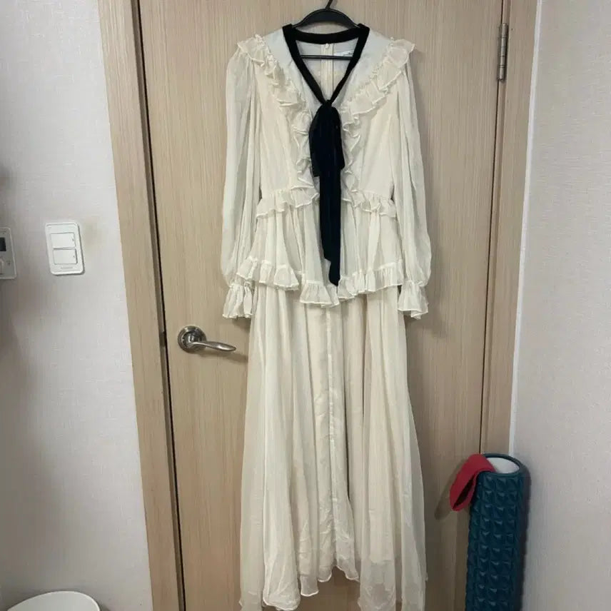 [BUNJANG] Synsden Diamant Ruffle Long Dress / S사이즈) 신스덴 디아망 러플 롱원피스 셀프웨딩쉬폰원피스