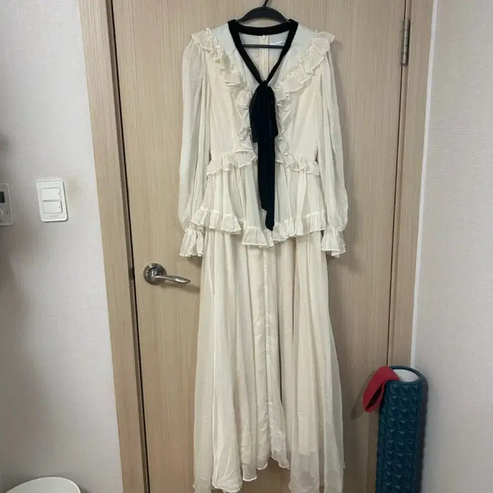 [BUNJANG] Synsden Diamant Ruffle Long Dress / S사이즈) 신스덴 디아망 러플 롱원피스 셀프웨딩쉬폰원피스
